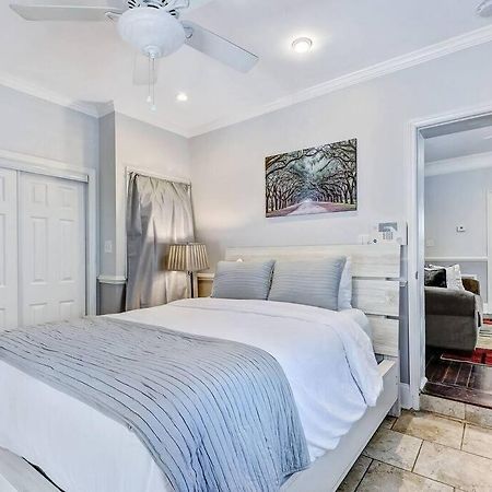 Historic Savannah Gold Private Condo With Pool - 2Bed, 1&Half Bath, Sleeps 6, 1St Floor, 15 Min Walk To Historic Savannah Center And All Attractions Buitenkant foto