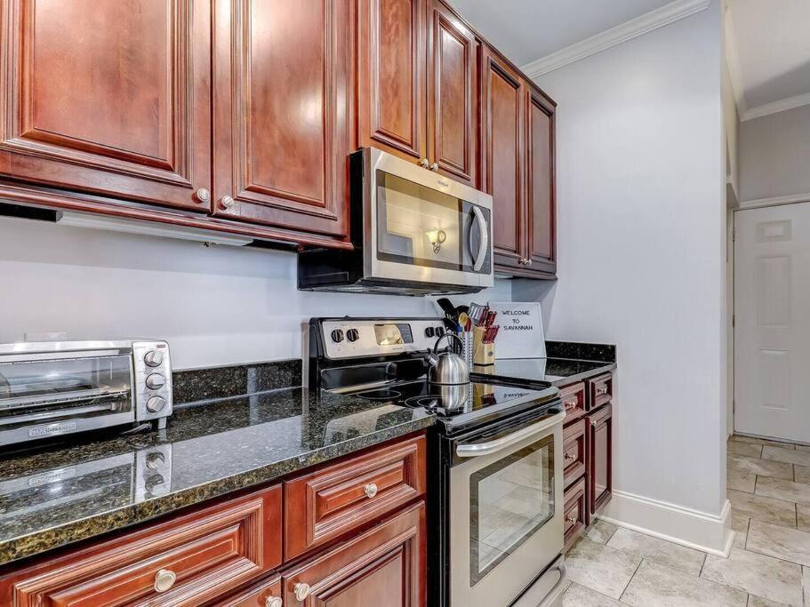 Historic Savannah Gold Private Condo With Pool - 2Bed, 1&Half Bath, Sleeps 6, 1St Floor, 15 Min Walk To Historic Savannah Center And All Attractions Buitenkant foto