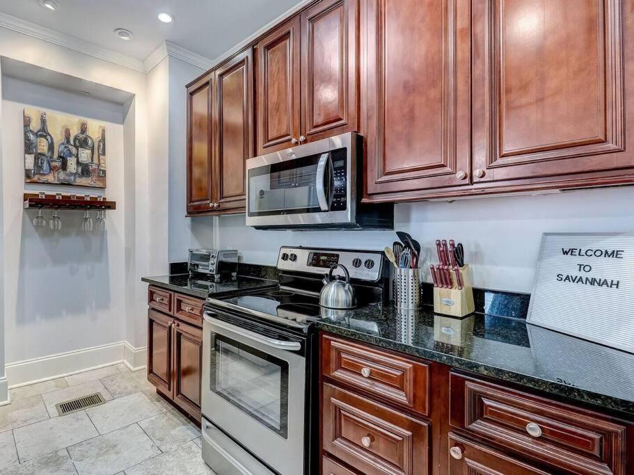 Historic Savannah Gold Private Condo With Pool - 2Bed, 1&Half Bath, Sleeps 6, 1St Floor, 15 Min Walk To Historic Savannah Center And All Attractions Buitenkant foto