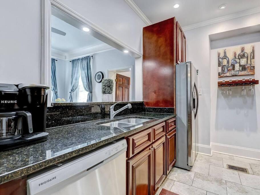 Historic Savannah Gold Private Condo With Pool - 2Bed, 1&Half Bath, Sleeps 6, 1St Floor, 15 Min Walk To Historic Savannah Center And All Attractions Buitenkant foto