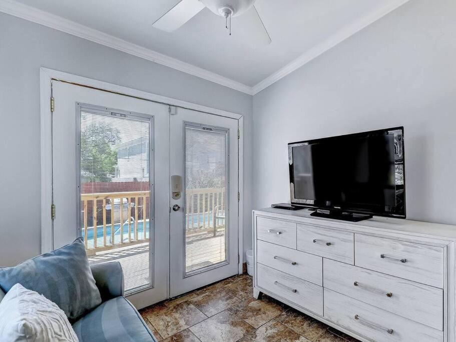Historic Savannah Gold Private Condo With Pool - 2Bed, 1&Half Bath, Sleeps 6, 1St Floor, 15 Min Walk To Historic Savannah Center And All Attractions Buitenkant foto