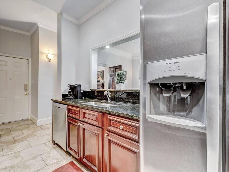 Historic Savannah Gold Private Condo With Pool - 2Bed, 1&Half Bath, Sleeps 6, 1St Floor, 15 Min Walk To Historic Savannah Center And All Attractions Buitenkant foto