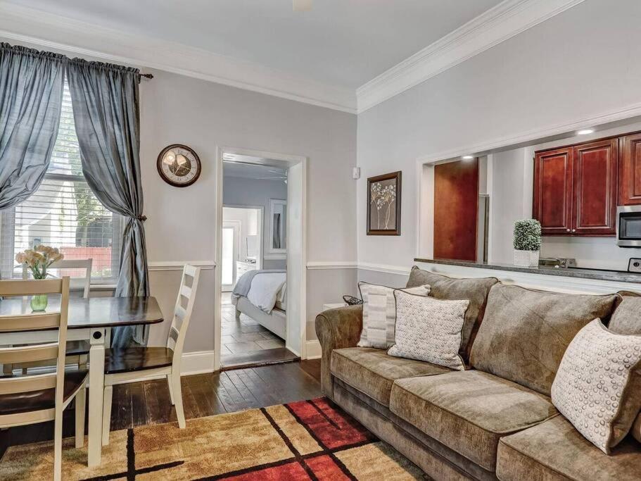 Historic Savannah Gold Private Condo With Pool - 2Bed, 1&Half Bath, Sleeps 6, 1St Floor, 15 Min Walk To Historic Savannah Center And All Attractions Buitenkant foto