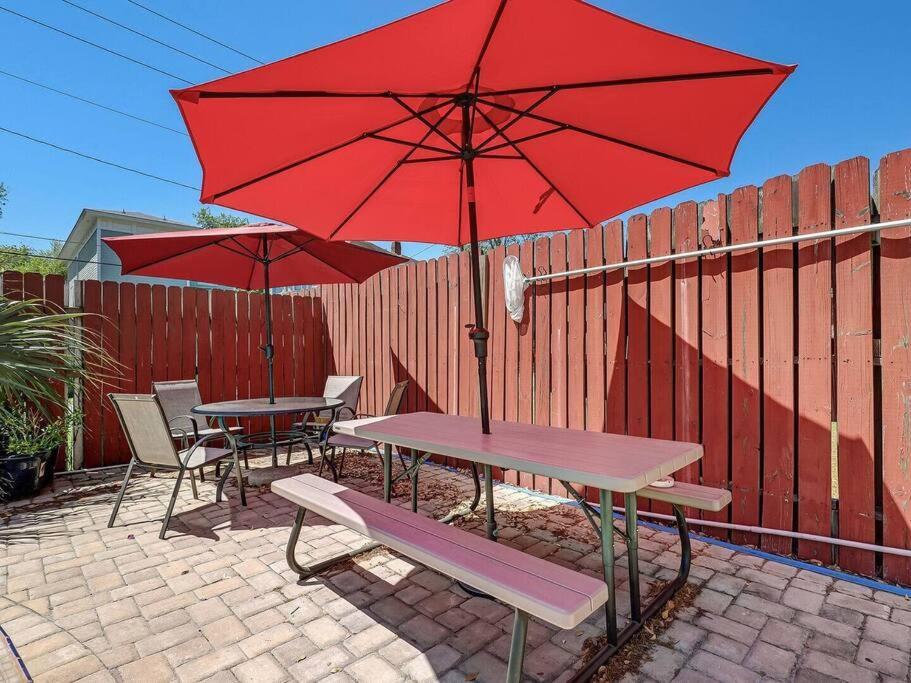 Historic Savannah Gold Private Condo With Pool - 2Bed, 1&Half Bath, Sleeps 6, 1St Floor, 15 Min Walk To Historic Savannah Center And All Attractions Buitenkant foto